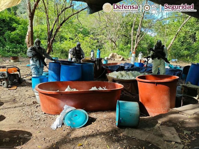 México desmantela cuatro laboratorios dedicados a la creación de drogas sinteticas y al narcotráfico en Michoacán.