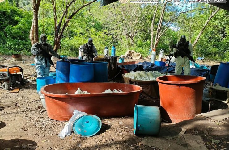 Desmantelan cuatro laboratorios dedicados a la producción de drogas sintéticas y narcotráfico en México México desmantela cuatro laboratorios dedicados a la creación de drogas sinteticas y al narcotráfico en Michoacán.