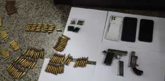 Menor de 17 años, señalado de pertenecer a la Mara 18, es sorprendido con armas y municiones en Villa Nueva Un menor fue remitido por autoridades de la PNC derivado de transportar armas y municiones para el barrio 18 en Villa Nueva.