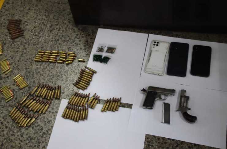 Un menor fue remitido por autoridades de la PNC derivado de transportar armas y municiones para el barrio 18 en Villa Nueva.