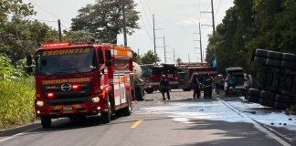 Bomberos Voluntarios confirmaron la muerte de tres personas tras un accidente múltiple en la ruta a Masagua, Escuintla.