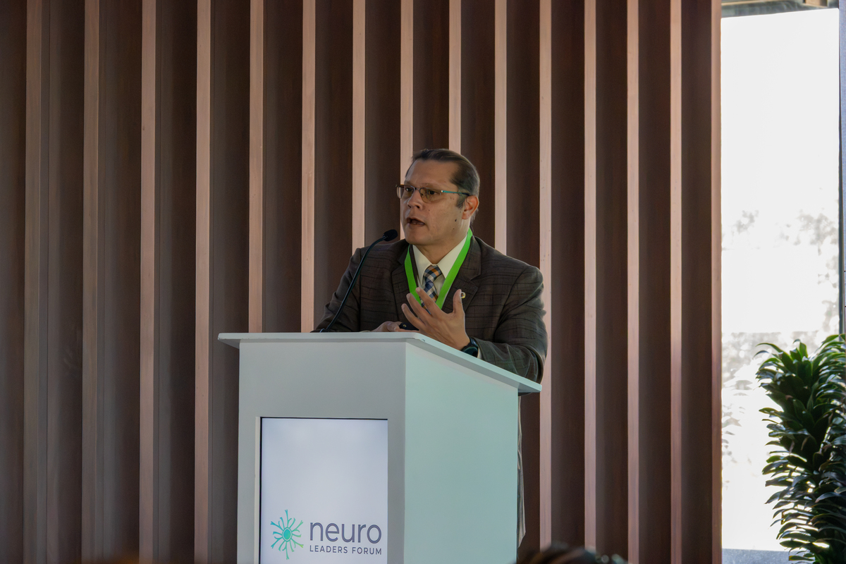 Dr. Julio Pozuelos, neurocirujano, cirujano de Columna Mínima Invasiva. Foto: Cortesía Hospital El Pilar