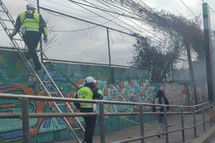Un incendio registrado en un basurero clandestino en la colonia Madre Dormida, en el Puente El Incienso, complica el tráfico en varios sectores de la Ciudad de Guatemala.