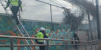 Un incendio registrado en un basurero clandestino en la colonia Madre Dormida, en el Puente El Incienso, complica el tráfico en varios sectores de la Ciudad de Guatemala.
