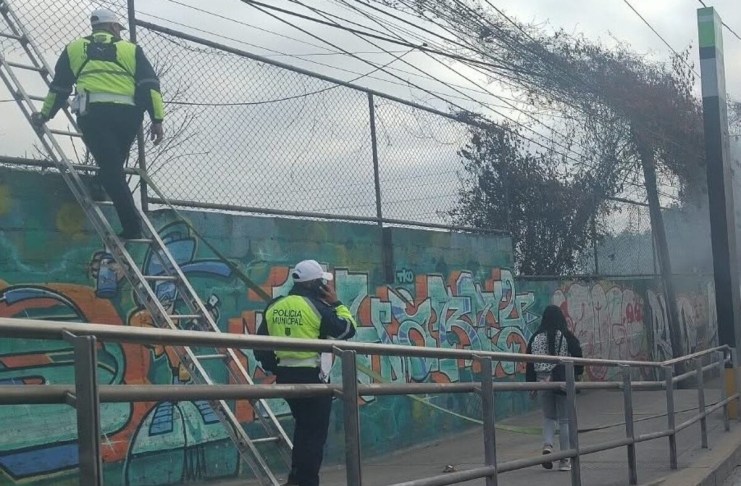 Incendio de basurero clandestino en el Puente El Incienso complica el tránsito en distintos sectores Un incendio registrado en un basurero clandestino en la colonia Madre Dormida, en el Puente El Incienso, complica el tráfico en varios sectores de la Ciudad de Guatemala.
