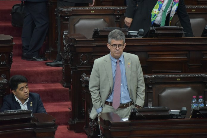 Interpelación del ministro de Salud, Joaquin Barnoya, en octubre de 2025. Foto La Hora: José Orozco