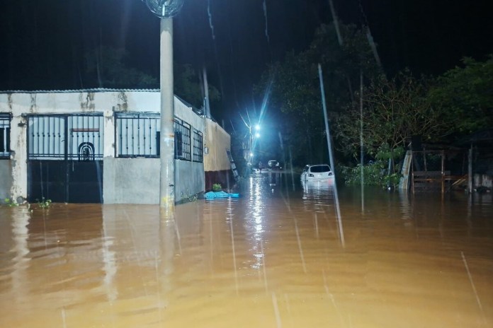 Inundaciones Sanarate Las recientes inundaciones registradas en Sanarate, El Progreso, afectaron a más de 90 viviendas ubicadas en la colonia La Paz.