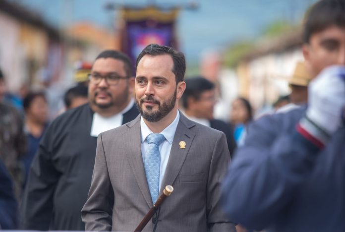El alcalde de Antigua Guatemala, Juan Manuel Asturias Sueiras, enfrenta una solicitud de antejuicio presentada por la Fiscalía Contra la Corrupción del Ministerio Público.