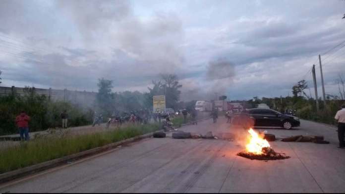 Manifestantes bloquean 4 puntos en los departamentos este viernes 4 de septiembre Manifestantes bloquean 4 puntos en los departamentos este viernes 4 de septiembre