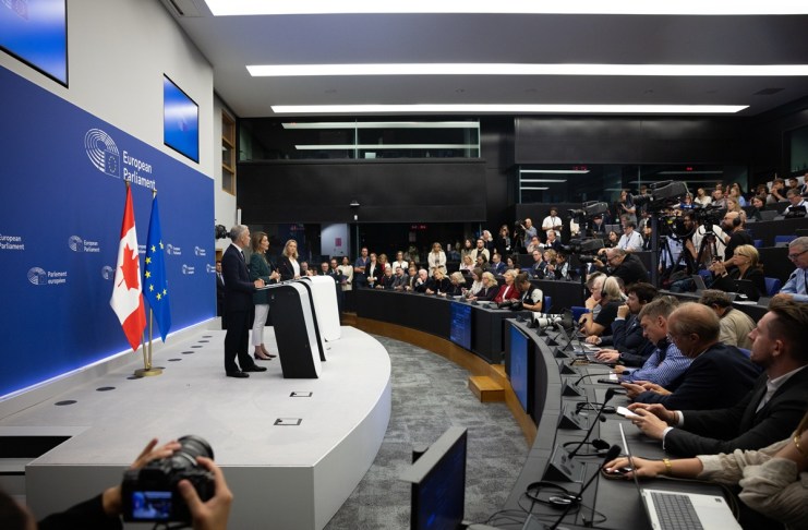 Primer ministro de Canadá, Mark Carney, ante el Parlamento Europeo. Foto La Hora: X de Mark Carney