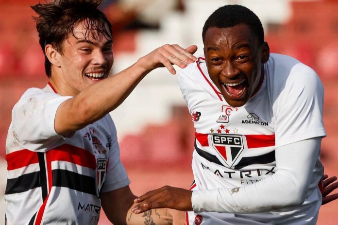 Marvin Ávila Jr. El guatemalteco Marvin Ávila Jr. marcó su primer gol en Brasil en la victoria del São Paulo Sub-20 frente a União São João.