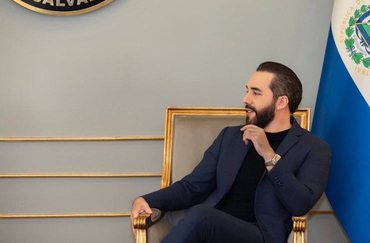El presidente de El Salvador, Nayib Bukele, destacó los resultados de un programa piloto con tutores de inteligencia artificial implementado en 171 escuelas públicas. Foto La Hora