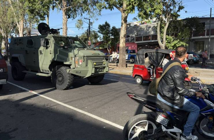 Operativo en la Bethania En un camión blindado llega un contingente del Ejército y PNC