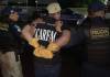 Armas y un DPI falso: cuatro salvadoreños capturados y vinculados a ataque armado en Villa Nueva Tras una denuncia por disparos, la PNC capturó a cuatro salvadoreños en Amatitlán. Las autoridades investigan su posible vínculo con un ataque armado en Villa Nueva.