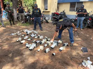 PNC y Ejército retiran 32 cámaras de videovigilancia usadas presuntamente por criminales en zona 21