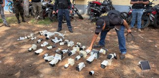 PNC y Ejército retiran 32 cámaras de videovigilancia usadas presuntamente por criminales en zona 21 Autoridades retiraron cámaras ilícitas. Foto La Hora: PNC