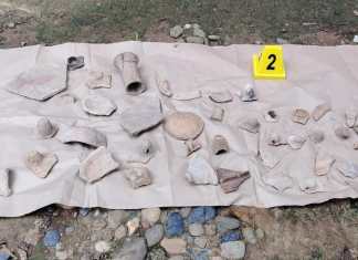 Localizan 48 fragmentos de posibles piezas arqueológicas durante allanamiento en Sayaxché Posibles piezas arqueológicas incautadas en Sayaxché. Foto La Hora: PNC.