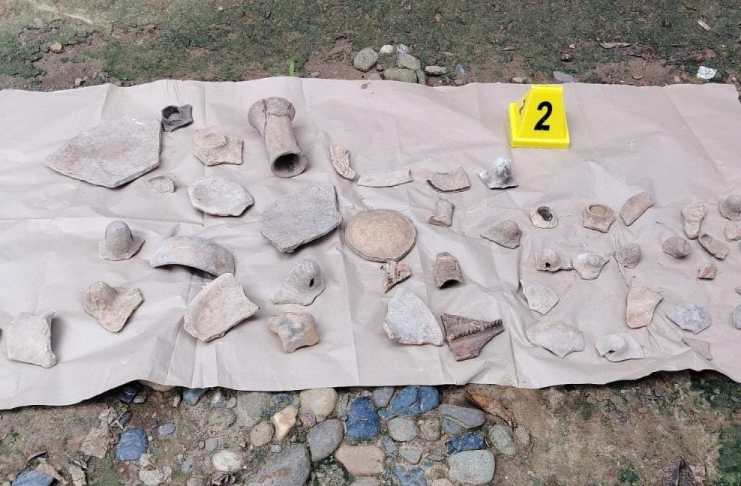 Localizan 48 fragmentos de posibles piezas arqueológicas durante allanamiento en Sayaxché Posibles piezas arqueológicas incautadas en Sayaxché. Foto La Hora: PNC.