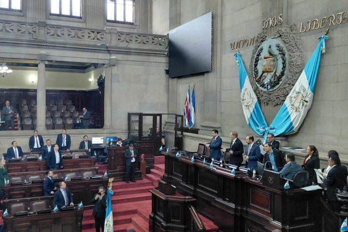 El Congreso rechazó las objeciones que Allan Rodríguez y Vamos presentaron contra el subsidio a los combustibles. Foto La Hora: Joel Maldonado