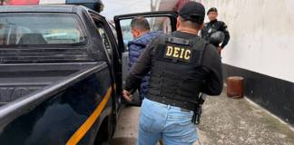 Por cargar más Q165 mil en efectivo y una pistola, detienen a Juan en la zona 6