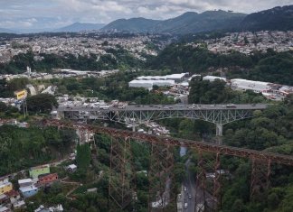 Conred identifica vulnerabilidad en asentamientos cercanos al puente Ch’utb’al, anterior Puente Belice II Vista del área al puente Ch'utb'al, donde la Conred ha identificado antecedentes de inestabilidad en sectores próximos a asentamientos de la zona 6. Foto La Hora: CIV.