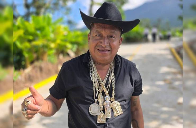 ¿Quién es el alcalde que dice ganar Q100 mil diarios y venera a la Santa Muerte