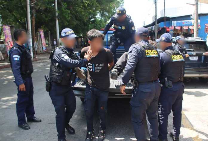 Presuntos robacarros fueron capturados en Escuintla. Foto: PNC
