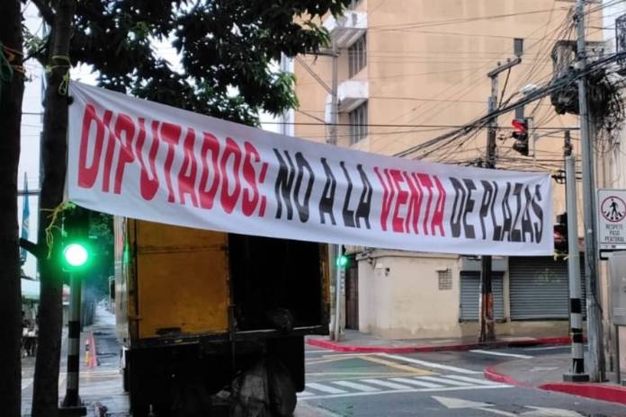 Sin paso por el Congreso PMT confirma bloqueo en la 8 avenida de la zona 1 Sin paso por el Congreso, PMT confirma bloqueo en la 8 avenida de la zona 1