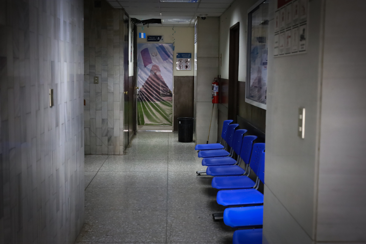 Los pasillos de la Torre de Tribunales conducen a los juzgados donde jueces de Paz y de Primera Instancia conocen los procesos que llegan diariamente al sistema de justicia. La Corte Suprema tiene pendiente decidir quiénes ocuparán 145 plazas vacantes.