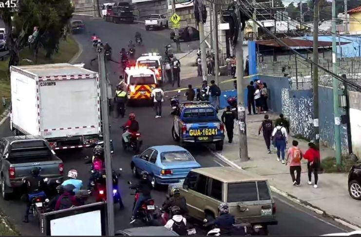 Tránsito lento en bulevar principal de Ciudad San Cristóbal por persona fallecida tras ataque armado Trafico bulevar San Cristobal