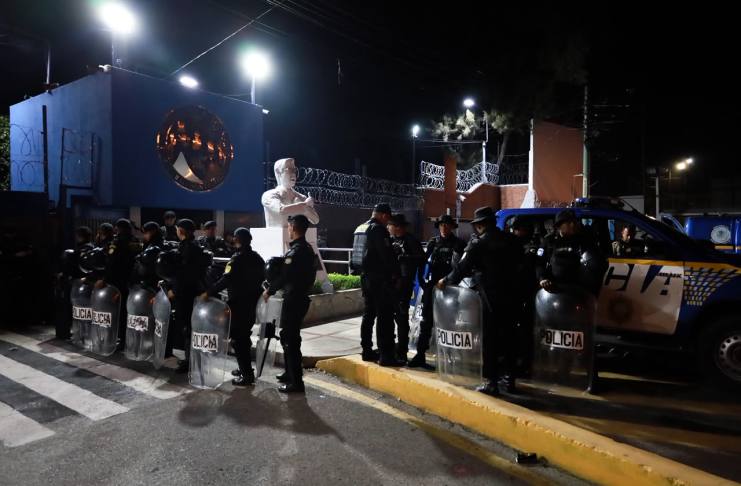 Jueza avala extracción de información digital de la Usac por caso de eliminación de registros de estudiantes Allanamiento en la Usac por eliminación de registros de estudiantes. Foto La Hora: Daniel Ramírez.