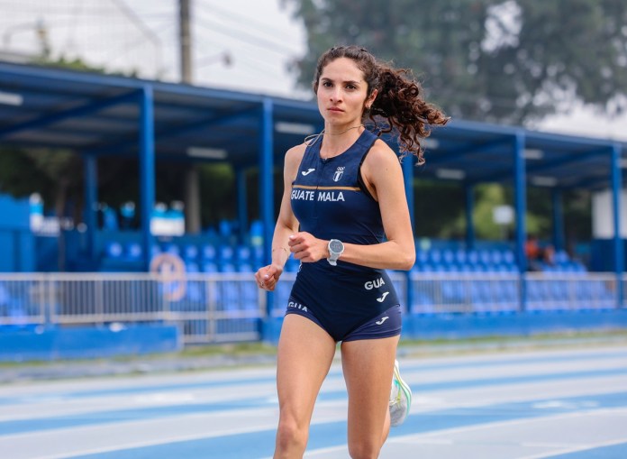 Viviana Aroche tras imponer un nuevo récord nacional y centroamericano en la media maratón. Foto La Hora: Comité Olímpico Guatemalteco (COG)