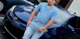 Wilber Garcés: El migrante venezolano que recibió un disparo de un agente de ICE y sigue con «la bala dentro» Wilber Garcés, un migrante venezolano de 28 años, resultó herido por un disparo de un agente de ICE mientras trabajaba como repartidor en Austin, Texas.