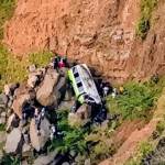 Un bus con estudiantes cayó a un precipicio en Cabo Verde, donde se contabilizan 25 víctimas mortales. Foto La Hora: Jornal A Redação