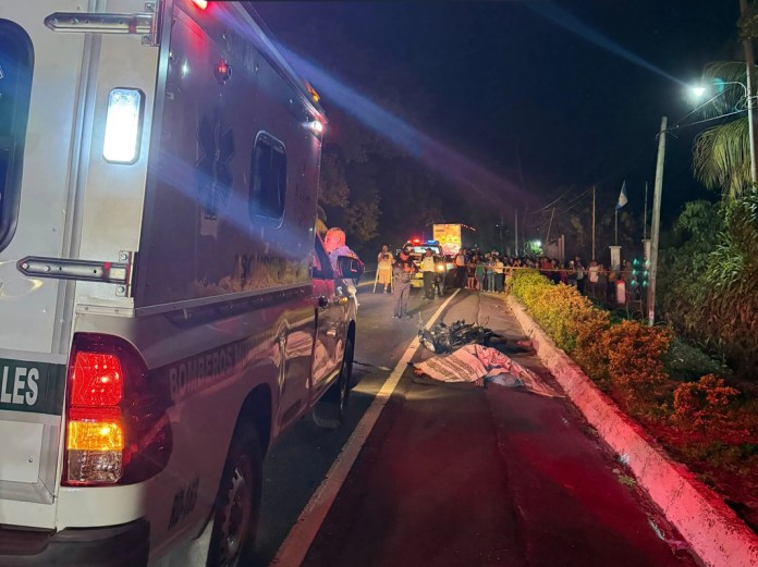 Dos menores murieron tras un accidente en Suchitepéquez mientras participaban en el recorrido de una antorcha. Foto La Hora: Bomberos Municipales Departamentales