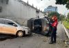 Un vehículo volcado y conductores ilesos dejó un incidente tránsito en la zona 10 durante las primeras horas de este domingo. Foto La Hora: Bomberos Municipales