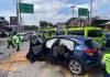 Una triple colisión se registró en la zona 9 el cual dejó personas heridas, sinedo este el segundo accidente del día en el sector. Foto La Hora: Bomberos Municipales