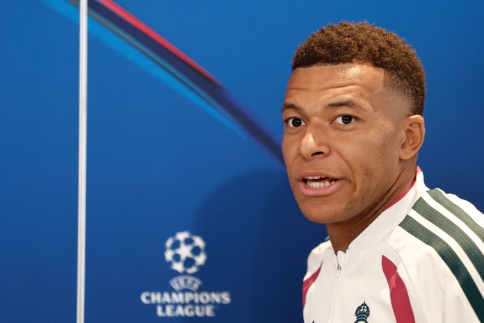 Kylian Mbappé Balón de Oro Kylian Mbappé, previo a enfrentar al Inter de Milán en la Champions League, aseguró que se ve como favorito para ganar el Balón de Oro.