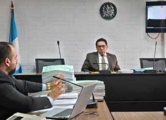 Defensa de Roxana Baldetti afirma que sus bienes son gracias a su sueldo de diputada aunque investigación asegura otras cosas La defensa de Roxana Baldetti se opuso a la petición del MP de extinguir varios bienes vinculados a esta y afirmó que son producto de su trabajo. Foto La Hora: Sergio Osegueda