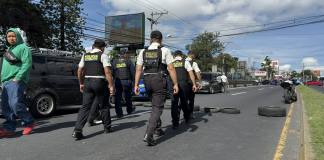 La PNC informó la madrugada de este sábado que se reestableció la movilidad y que las rutas se encuentran libres. Foto La Hora: Daniel Ramírez.