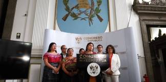 De cuánto es el bono social que propone el bloque Winaq por crisis de combustibles La diputada Sonia Gutiérrez promueve una inicaitiva de ley para otorgar un bono por el alza de los precios de combustibles. Foto: La Hora / Daniel Ramírez