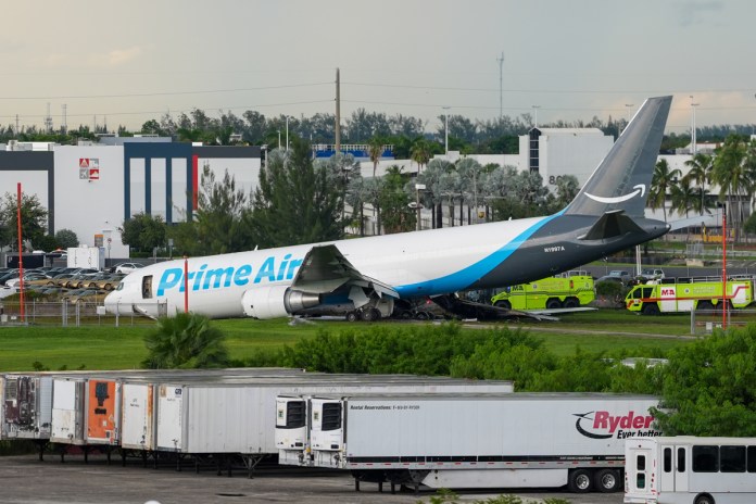 Al menos cinco personas perdieron la vida y otras cinco resultaron heridas durante un accidente de avión registrado en el Aeropuerto Internacional de Miami.