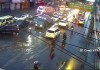 En varias zonas de la capital se complica el tránsito debido a la alta carga vehicular y por la lluvia. Foto La Hora: Tránsito Mixco