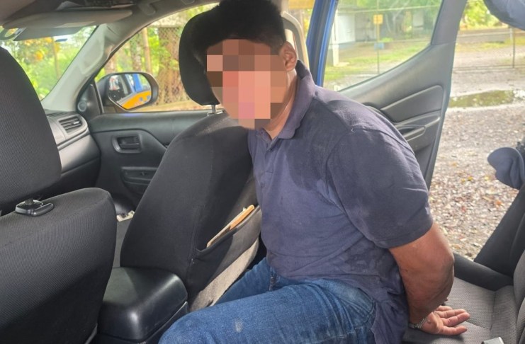Alias «Vuela Bajito» es capturado en Livingston tras huir de la PNC y accidentarse en motocicleta
