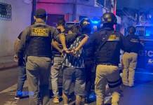 Las fuerzas de seguridad lograron la detención de pandilleros luego de distintos allanamientos y operativos en la ciudad capital. Foto La Hora: PNC