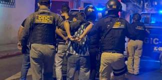 Las fuerzas de seguridad lograron la detención de pandilleros luego de distintos allanamientos y operativos en la ciudad capital. Foto La Hora: PNC
