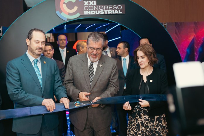 El presidente Bernardo Arévalo inaugura el XXI Congreso Industrial. Foto: Cámara de Industria