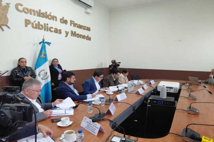 comisionfinanzasaudienciaspresu La comisión de Finanzas del Congreso aprueba calendario de audiencias para discutir el proyecto de presupuesto 2027. Foto: La Hora