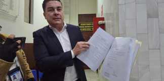 Familiares del odontólogo Julio Martínez buscan revertir medida sustitutiva concedida a Andrés Alcázar Los familiares del odontólgo Julio Martínez, secuestrado en mayo del año pasado, presentaron una apelación en contra de la medida sustitutiva otorgada a Andrés Alcázar. Foto La Hora: Sergio Osegueda