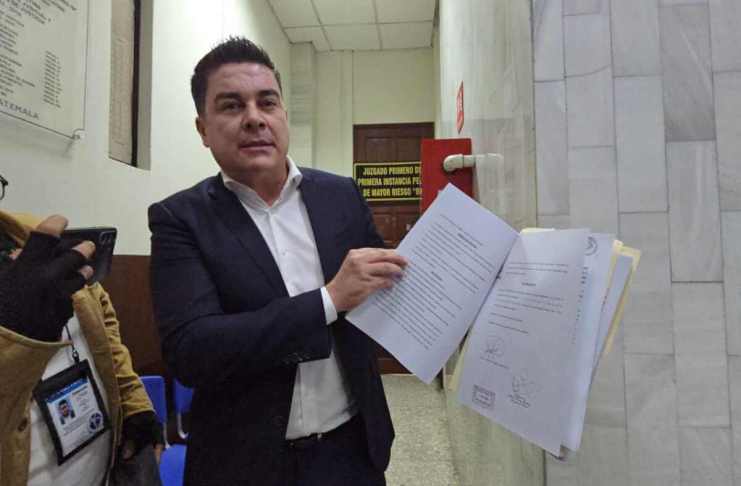Familiares del odontólogo Julio Martínez buscan revertir medida sustitutiva concedida a Andrés Alcázar Los familiares del odontólgo Julio Martínez, secuestrado en mayo del año pasado, presentaron una apelación en contra de la medida sustitutiva otorgada a Andrés Alcázar. Foto La Hora: Sergio Osegueda